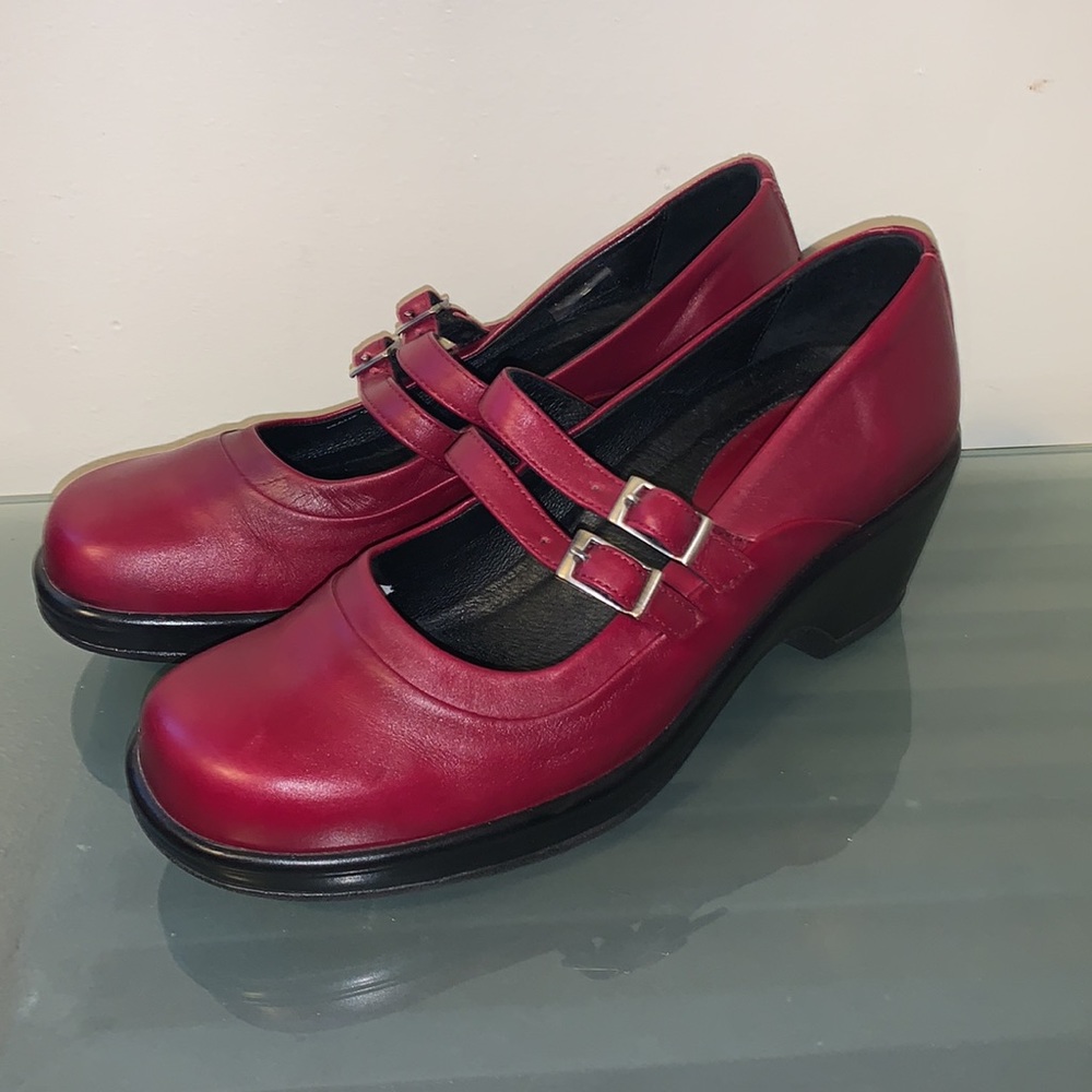 Dansko Babette Mary Jane Red Leather shoes
